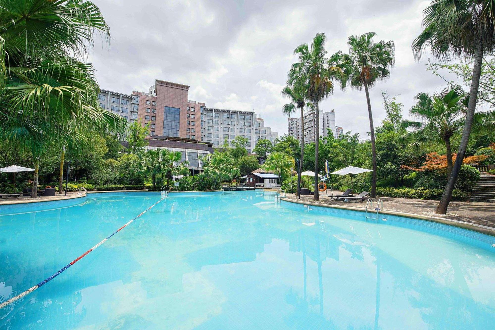 Ramada Plaza By Wyndham Chongqing West Hotell Exteriör bild