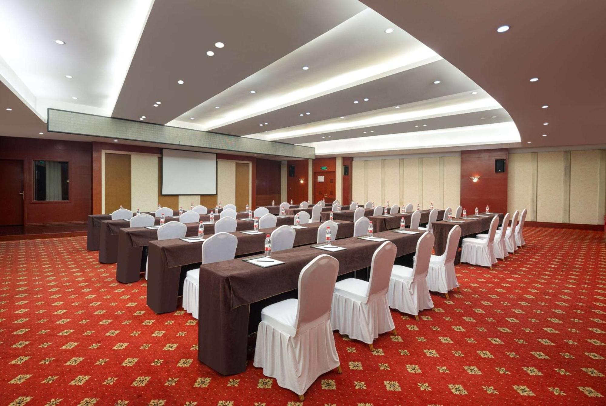 Ramada Plaza By Wyndham Chongqing West Hotell Exteriör bild