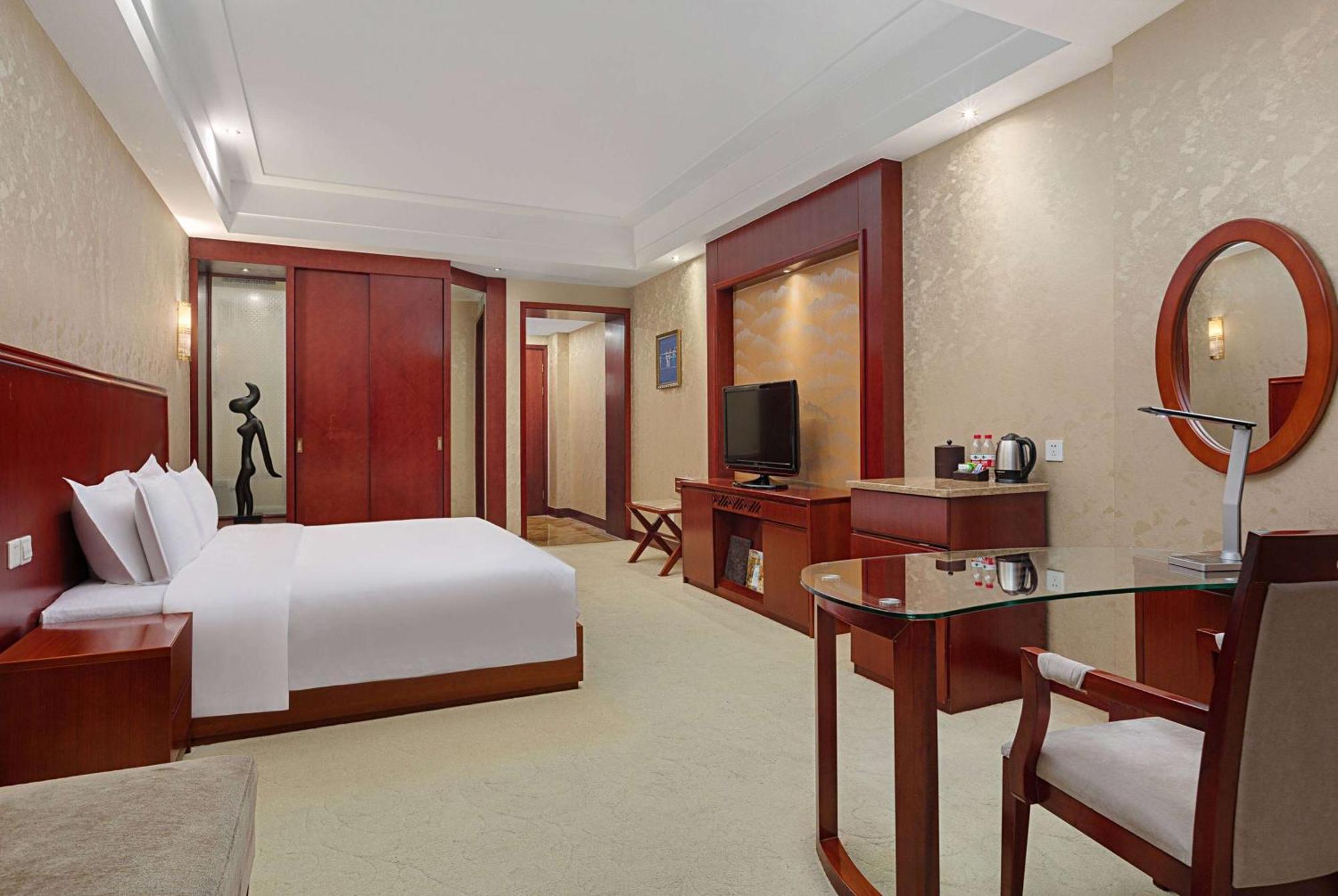 Ramada Plaza By Wyndham Chongqing West Hotell Exteriör bild