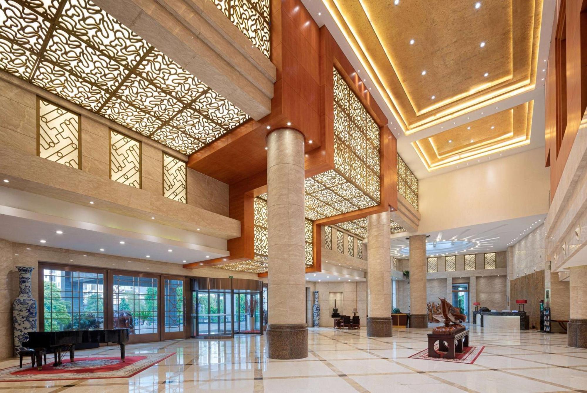 Ramada Plaza By Wyndham Chongqing West Hotell Exteriör bild