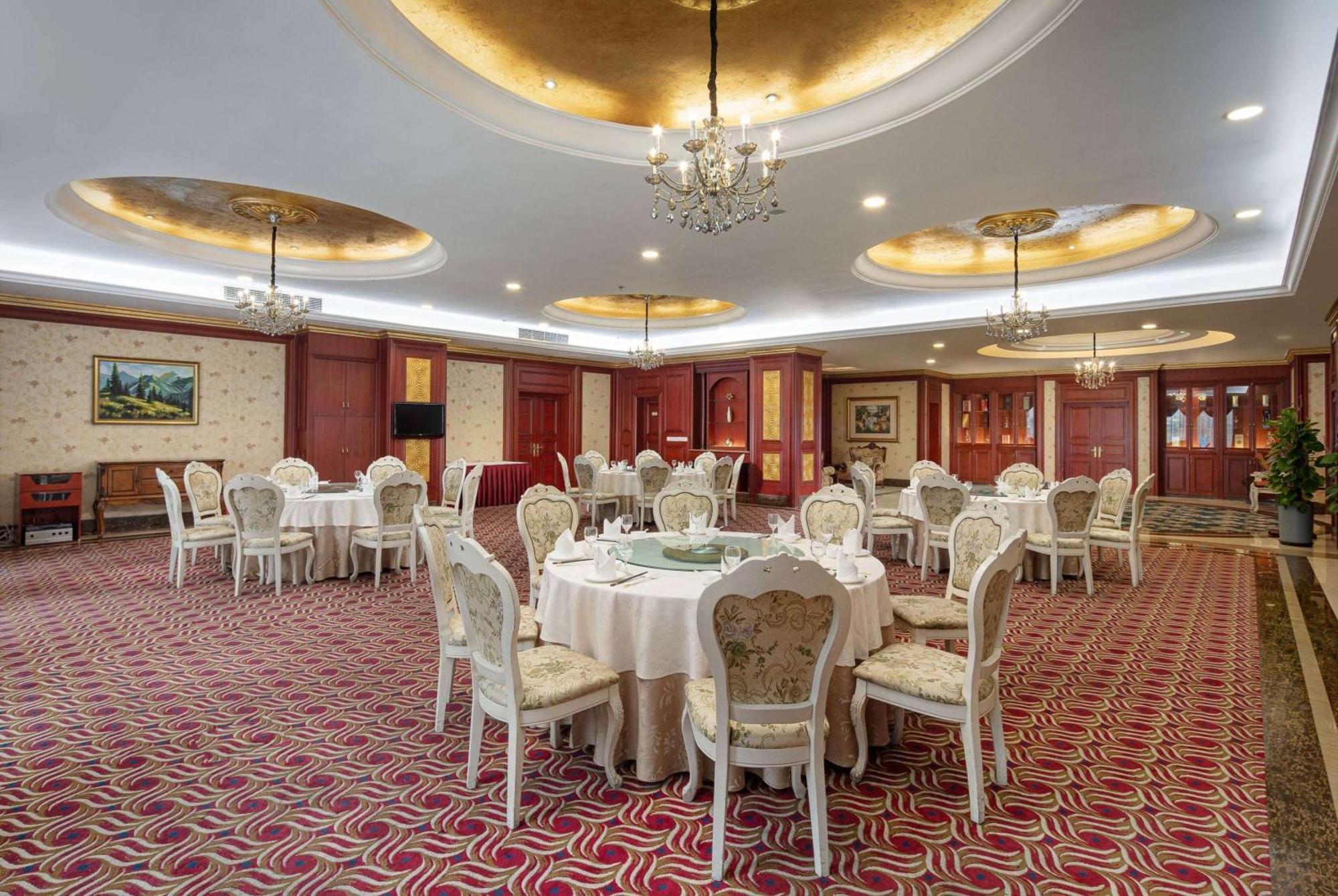Ramada Plaza By Wyndham Chongqing West Hotell Exteriör bild