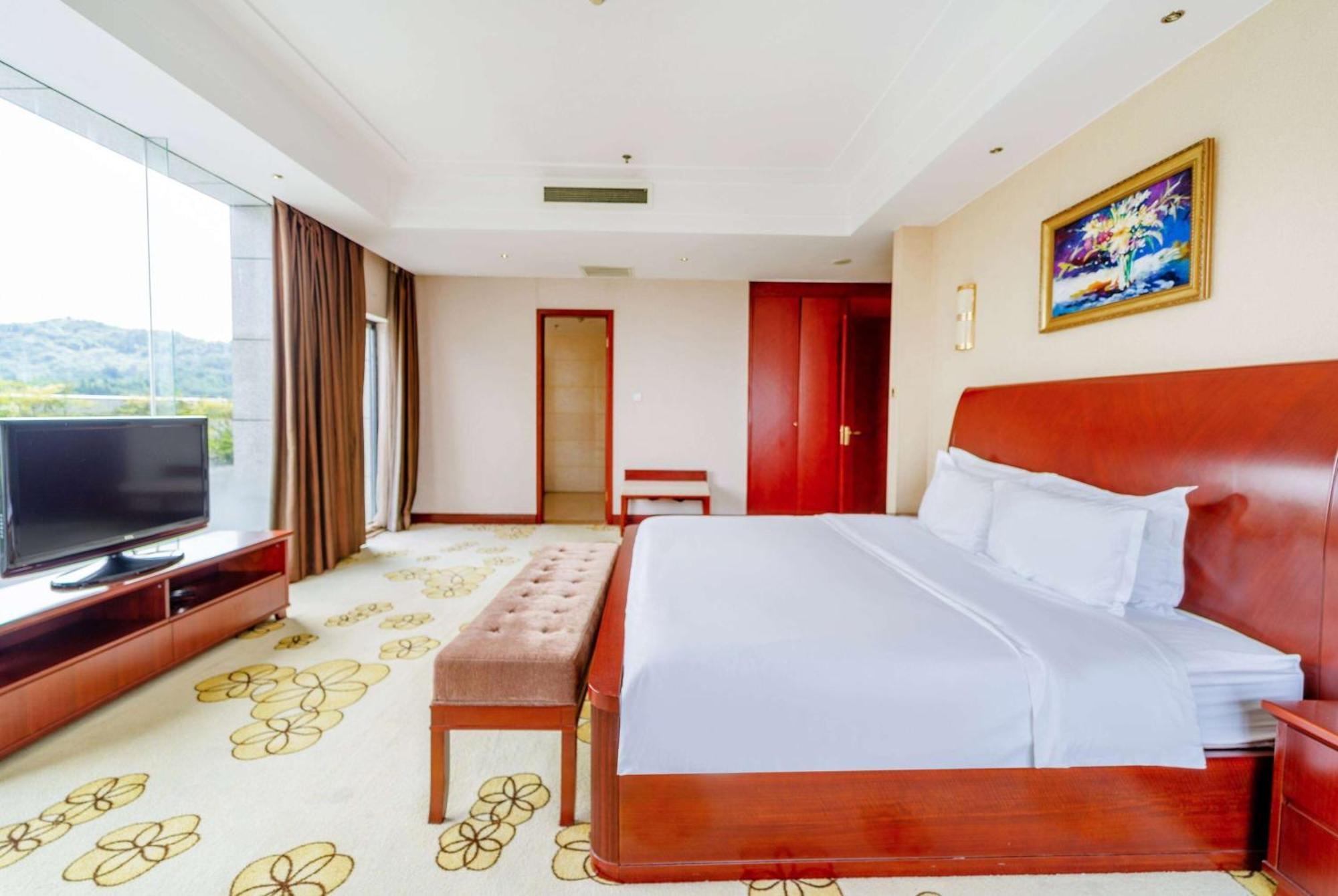Ramada Plaza By Wyndham Chongqing West Hotell Exteriör bild