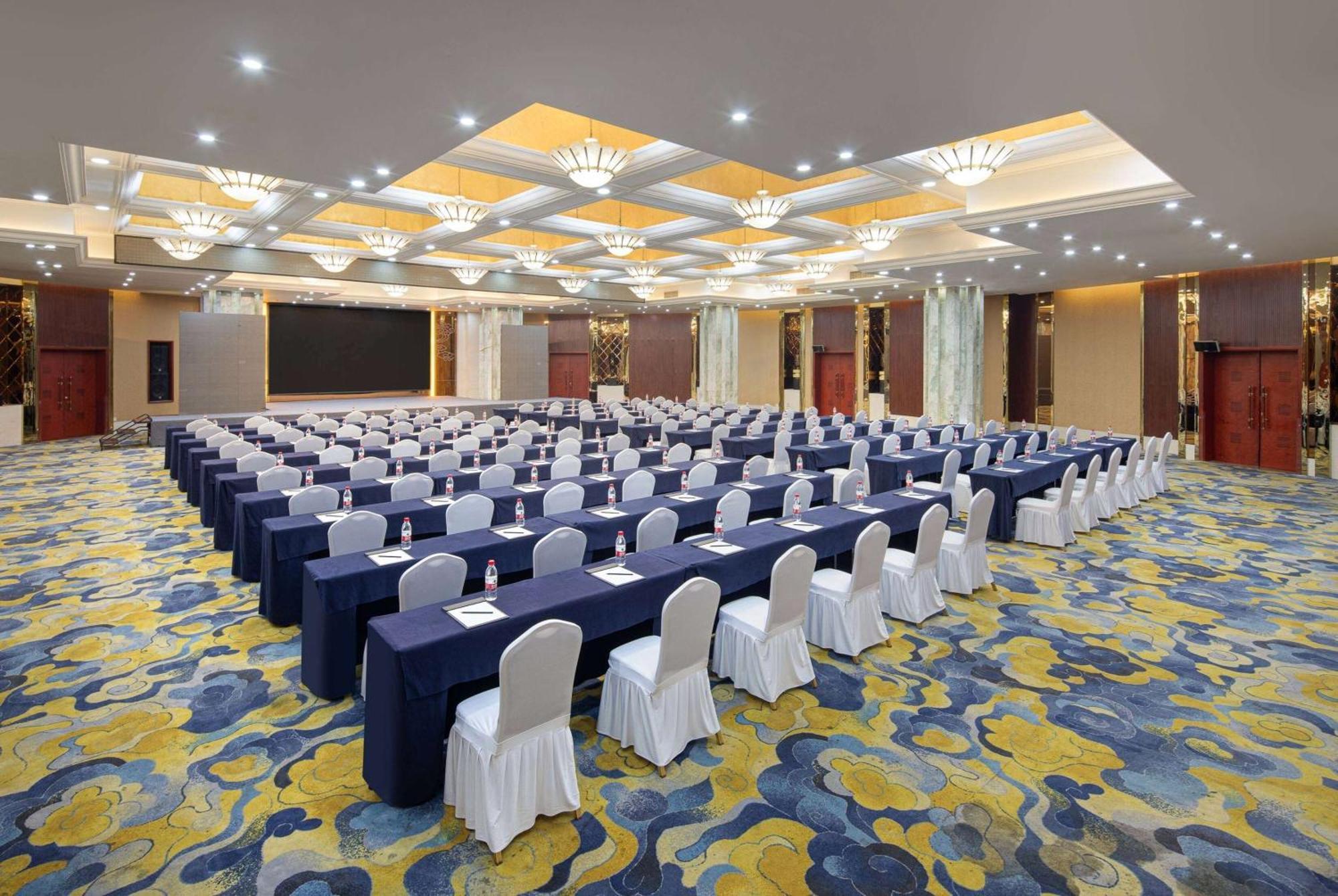 Ramada Plaza By Wyndham Chongqing West Hotell Exteriör bild