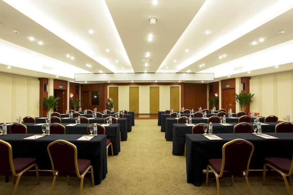 Ramada Plaza By Wyndham Chongqing West Hotell Exteriör bild